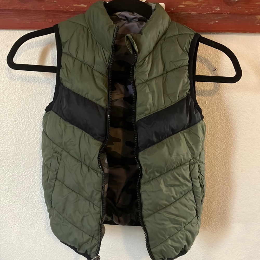 Olive/Camo Reversible Puffer Vest‎ with Zipper